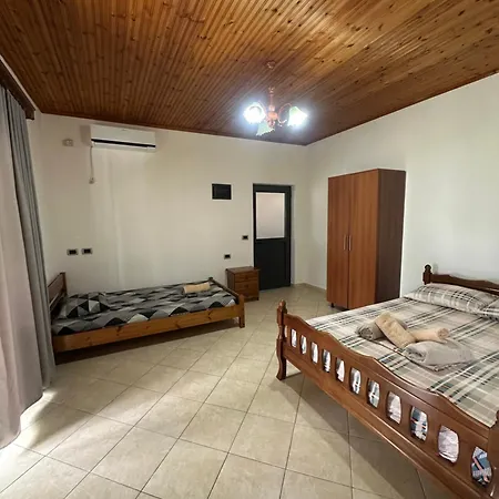 Guest house Romeo's 2 Piqeras